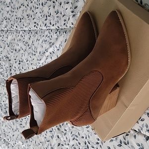 NIB Oasis Society Heeled Booties